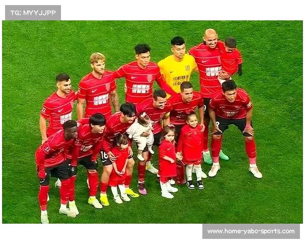 成都蓉城凭费利佩头槌2-0战胜十人大连人重回争冠行列 成都蓉城凭费利佩头槌2-0战胜十人大连人重回争冠行列